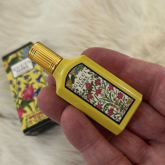GUCCI Flora Eau de Parfum - Picture 2 of 3